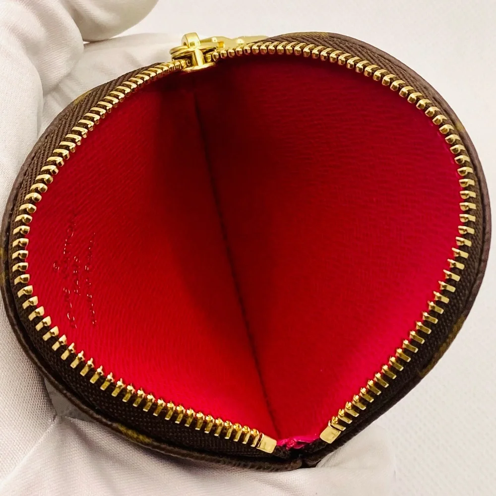 EUC Louis Vuitton 2018 Christmas Animation Porte Monnaie Round Coin Purse - Picture 11 of 15